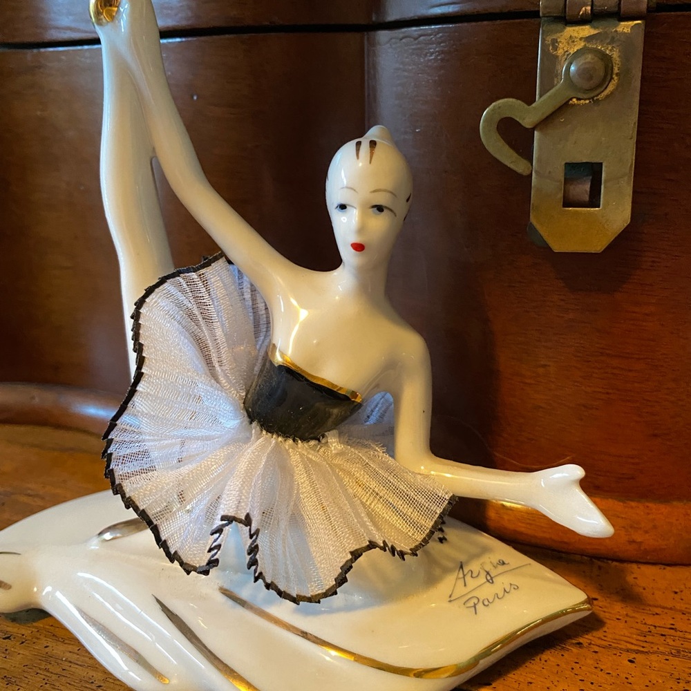 Capodimonte Ballerina Sculpture in Black/White and Gold.